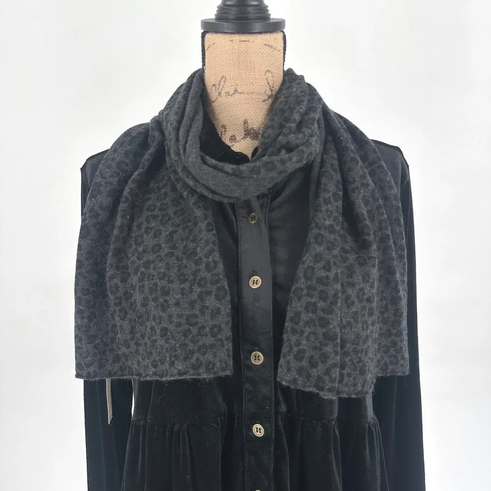 NWT Autumn Cashmere Leopard Print Scarf‎ 100% Pure Cashmere Gray One Size